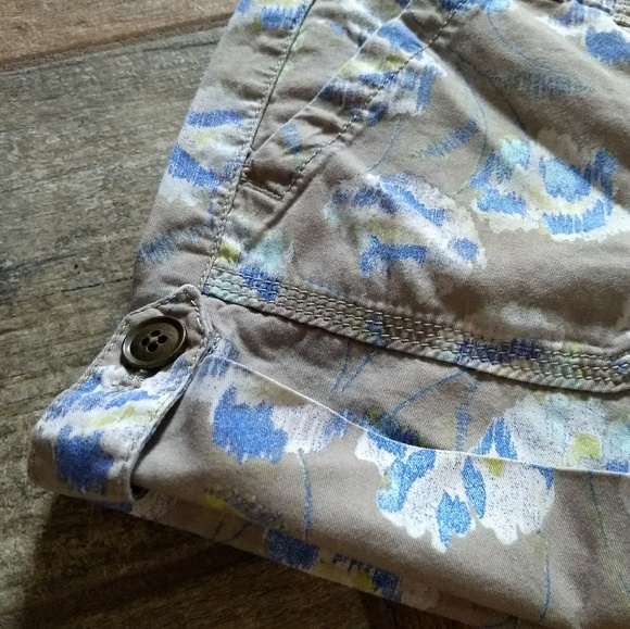 Ann Taylor LOFT tan floral shorts SIZE 6 - Picture 4 of 4
